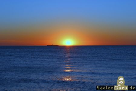 sonnenuntergang-meer-blau