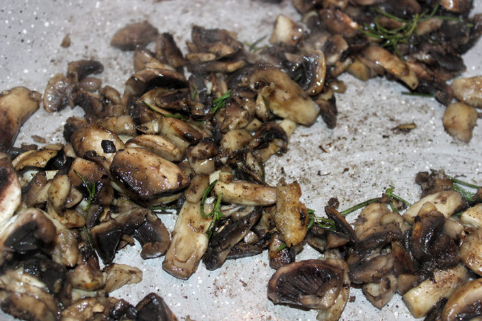Champignons Rrosmarin Pfanne - anbraten