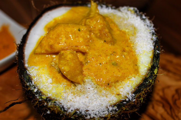 Vegane Mango-Ingwer-Curry-Suppe mit Kokosmilch