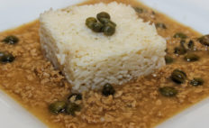 Sojahack-Karpersosse mit Reis - deutsche Küche