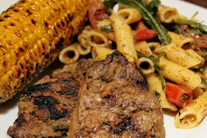 Veganes grillen, vegetarisches Steak aus Soja Medaillons von Vantastic foods